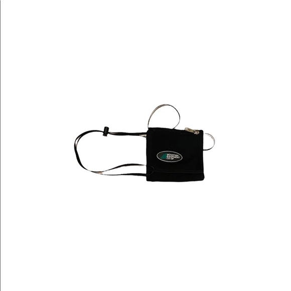 S3: Mountain Equipment neck pouch - Picture 1 of 2